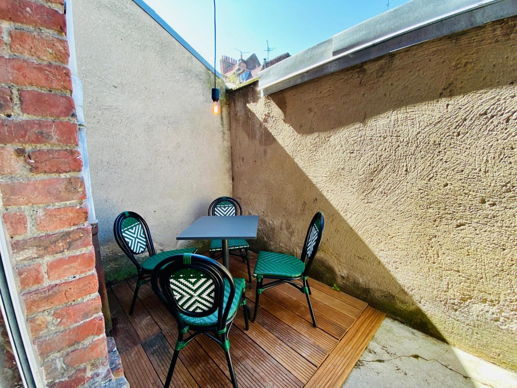 Oasis Urbaine - Spacieux Et Calme Avec Patio Лилль Экстерьер фото